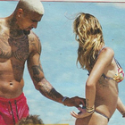 Melissa Satta e Kevin Prince Boateng biondo, costume birichino in vacanza a Ibiza