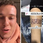 Edoardo Donnamaria attacca la fan che si è tatuata la sua canzone sul braccio: «Matta come un cavallo»