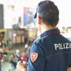Roma, straniero palpeggia addetta alle pulizie a Termini e aggredisce gli agenti: arrestato