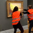 Purè di patate contro un quadro di Monet: attacco degli attivisti per il clima in un museo FOTO