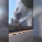 Roma: incendio negli studi di Cinecittà, alte colonne di fumo visibili a chilometri di distanza