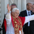 Ratzinger, il testamento: spuntano 5 cugini finora sconosciuti. Le lettere private sono state distrutte