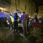 Roma, auto contro ristorante in piazza delle Coppelle