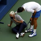 Djokovic e la pallata alla giudice, il campione si scusa dopo la squalifica dagli US Open: «Mi è servito da lezione»