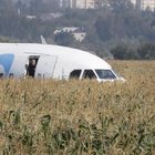 Aereo atterra su campo di grano in Russia: l'impatto con i gabbiani al decollo