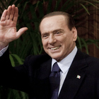 Silvio Berlusconi sarà ricordato con un francobollo: via libera dal Cdm alla proposta del ministro Urso