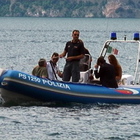 Camionista si ferma a fare il bagno nelle acque del lago di Garda: disperso