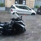 immagine Meteo Milano, oggi nubifragio e strade allagate: auto bloccate dalla pioggia e traffico in tilt
