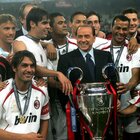Berlusconi, il toccante addio del Milan: «Sogneremo altri traguardi, inventeremo altre sfide». Le lacrime di Sacchi, Baresi e Ancelotti