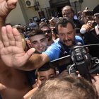 immagine Salvini: «Renzi-Di Maio, toni simili». M5S lo attacca: «Inventa altro, giullare»