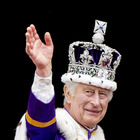 Carlo, un anno di regno: «Con il tumore ha avvicinato le persone alla monarchia»