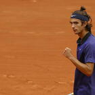 Musetti-Djokovic, l'italiano si ritira nel quinto set, Nole ai quarti a Parigi (7-6 7-6 1-6 1-6 0-4)