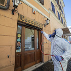 Roma, Coronavirus fase2: sanificazione dei ristoranti di Trastevere (foto Davide Fracassi/Ag.Toiati)