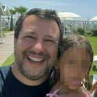 Matteo Salvini e la fidanzata Francesca si concedono una giornata al mare: «Ibiza o Mykonos? Noi preferiamo Ostia»