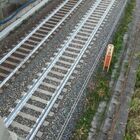 Rider travolto e ucciso da un treno mentre va al lavoro: Raffaele stava attraversando i binari in motorino