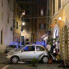 Roma, auto impazzita in piazza delle Coppelle piomba sul ristorante: un bambino tra i feriti