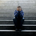 Devastanti effetti della pandemia sui giovani europei: il 64% a rischio depressione