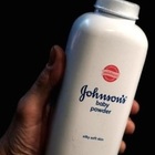 Talco «provoca tumori», Johnson & Johnson ferma la produzione dopo i maxi risarcimenti