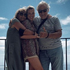 Emma Marrone, vacanza con la famiglia dopo il tour: «Facciamo che ho ancora 3 anni…»