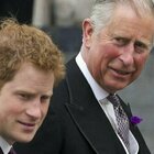 Il Principe Carlo «ha sbagliato con Harry»: il piano (anche per Charlotte e Louis) per quando sarà Re