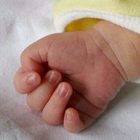 Coronavirus, donna incinta positiva al Covid: il bimbo muore tre giorni dopo la nascita