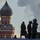 Il freddo piega la Russia, gli abitanti senza elettricità e riscaldamento a casa cucinano per strada a -25°: «I fondi solo per la guerra»