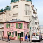 Parigi, questa casa rosa è la più famosa di Montmartre