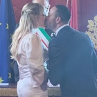 Manila Nazzaro e Stefano Oradei si sono sposati. Le foto del matrimonio in Campidoglio, l'abito, gli invitati: tutto quello che sappiamo