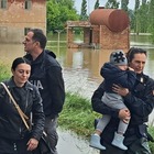 Maltempo Emilia Romagna, i sopravvissuti: due bambine recuperate con l'elicottero, uomo aggrappato a un ramo per 11 ore per salvare i cani