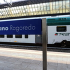 Accoltella tre persone in treno, 19enne arrestato a Milano: «Vi ammazzo tutti»