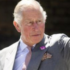 Carlo d'Inghilterra, si dimette il capo valletto: «Soldi in cambio di onorificenze al principe saudita», è bufera