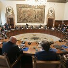 Meloni s’insedia a Palazzo Chigi. «Uniti per affrontare le emergenze»