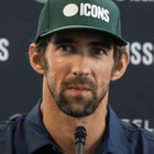 Mondiali di nuoto, il gesto inaspettato di Michael Phelps dopo che il suo record del mondo è stato stracciato dal francese