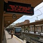 Roma-Lido, cambia il gestore ma restano tutti i disagi: treni in ritardo di mezz'ora e navette bloccate nel traffico