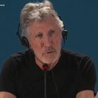 Migranti, Roger Waters a Venezia: «Non vengono per rubarvi la pizza ma perché sono disperati»