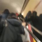 Roma, panico sulla metro a Spagna, fumo e odore di bruciato: i passeggeri scappano dalla stazione