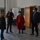 Coronavirus, visita del ministro Bellanova al Banco alimentare di Aprilia: «Prenderci cura di tutti»