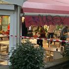 Pescara, sparatoria davanti a un bar: un morto e un ferito grave. Killer in fuga