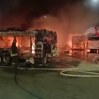 Roma: grande incendio al deposito Atac di Tor Sapienza, 30 bus distrutti