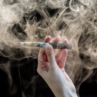 Sigaretta elettronica, terzo morto per complicazioni respiratorie: nel mirino quelle alla marijuana