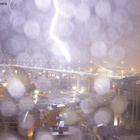 Fulmine sul Ponte San Giorgio: lo scatto della web-cam diventa virale