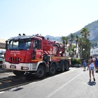 Capri, 24 ore dopo il bus resta incastrato nella scarpata di Marina Grande
