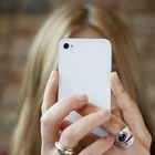 Gli smartphone fanno male, «tumori al cervello e alle orecchie»: attenti al “valore SAR”