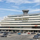 Germania, auto sulla folla all'aeroporto di Colonia Bonn: diversi feriti