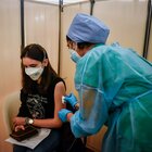 Vaccini per gli under 65, niente prenotazione, chiama il medico di base