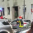 Esplosione in un palazzo a Milano, il video dei vigli del fuoco