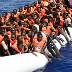Naufragio a largo della Libia, le Ong accusano l'Europa. «Navigavamo fra i cadaveri»