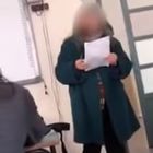 Professoressa derisa dagli studenti in classe: il video che farà intervenire il Ministero