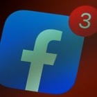 Nuovo bug per Facebook, centinaia di richieste di amicizia scatenano gli utenti: «Non guardate il profilo dell'ex», cosa succede?