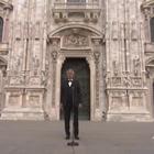 Coronavirus, la voce di Andrea Bocelli accende il Duomo di Milano deserto